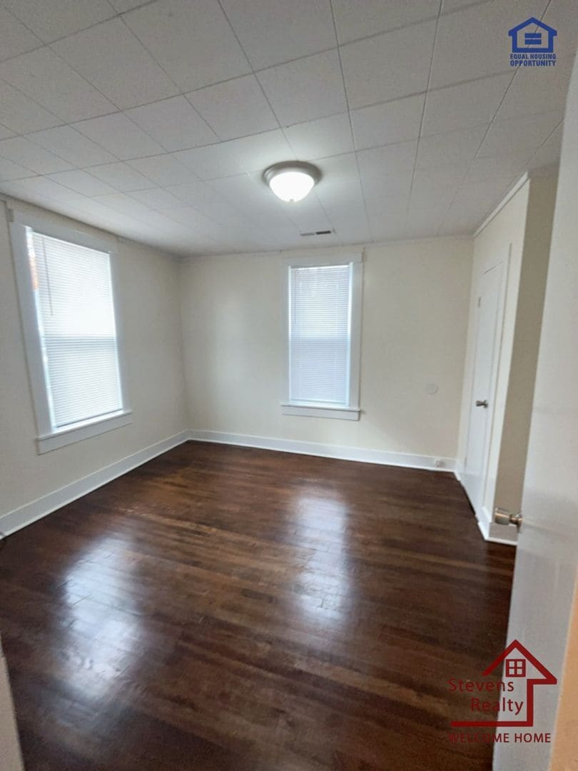 Building Photo - 117 Poplar St