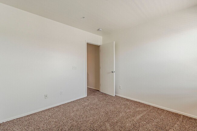 Building Photo - Beautiful Townhome in Phoenix Arizona