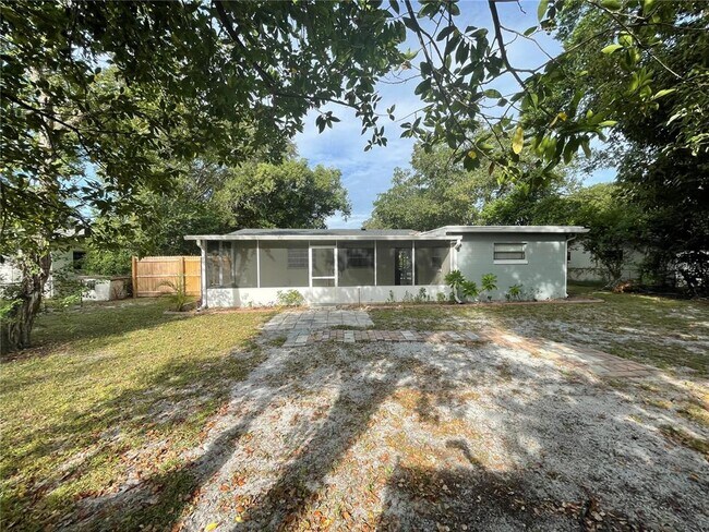 Building Photo - 2301 Sandalwood Dr