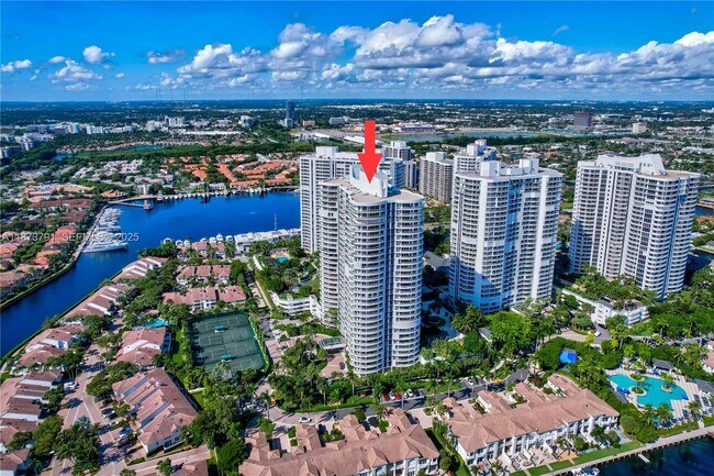 Building Photo - 21050 Point Pl