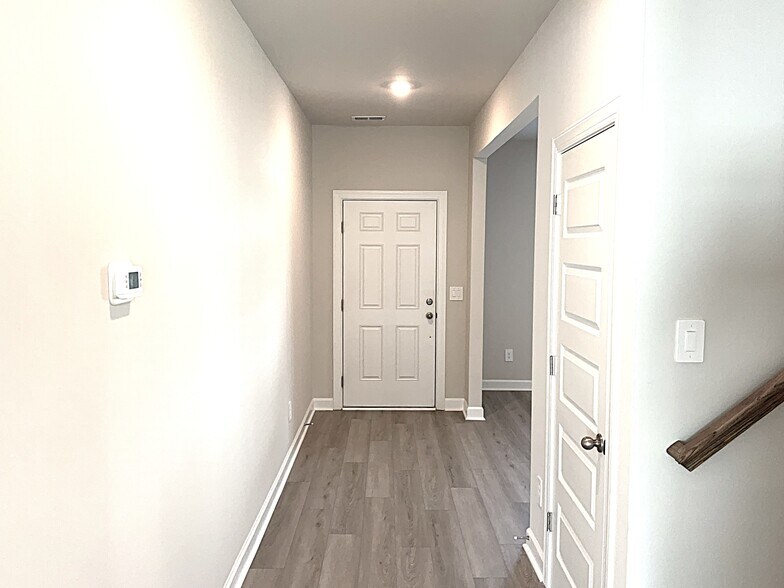 Building Photo - 210 Granby Trl