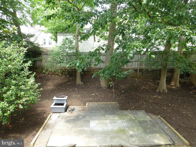 Building Photo - 6930 Westlawn Dr