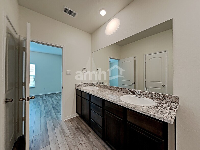 Building Photo - 1126 Treeta Trail