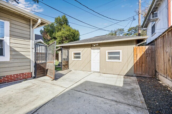 Building Photo - 1624 Branard St