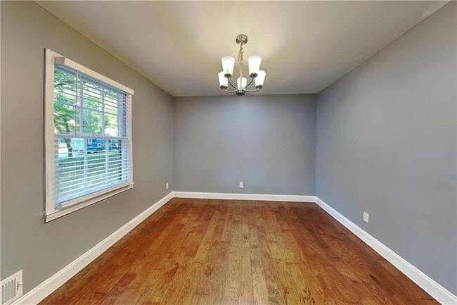 Building Photo - 281 Sumter Dr NE