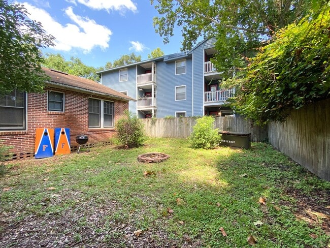 Building Photo - 1714 NW 3rd Pl