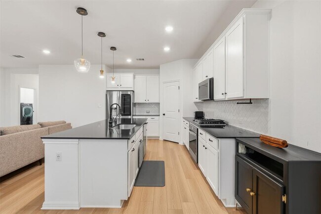 Building Photo - 2701 Emerson Trl