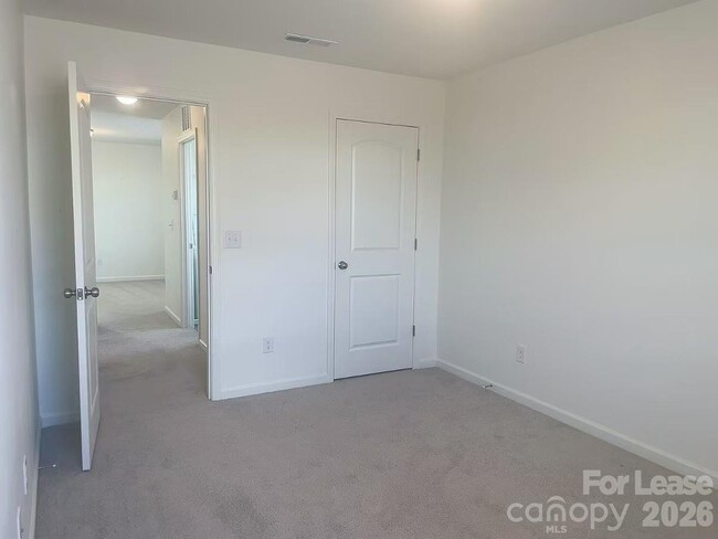 Building Photo - 5006 Beacon Ave