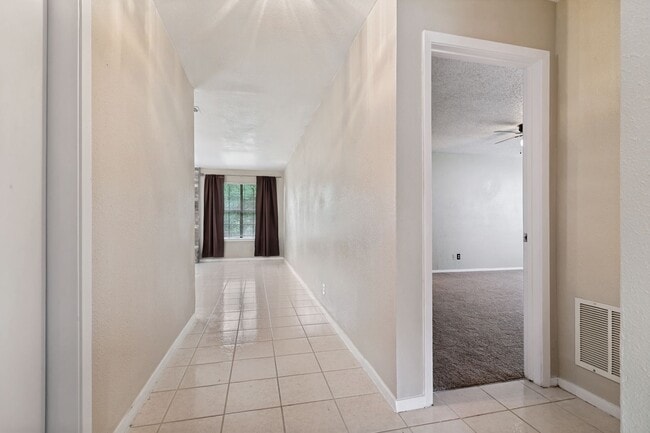Building Photo - 6991 Sunset Village Dr