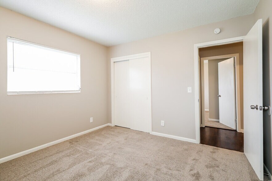 Building Photo - 5664 Hillman Dr