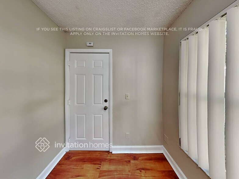 Building Photo - 8931 Lake Park Cir N