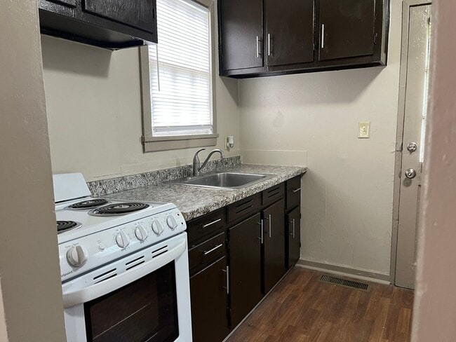 Building Photo - Your New Home at Park South