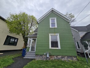 Building Photo - 121 West End Dr