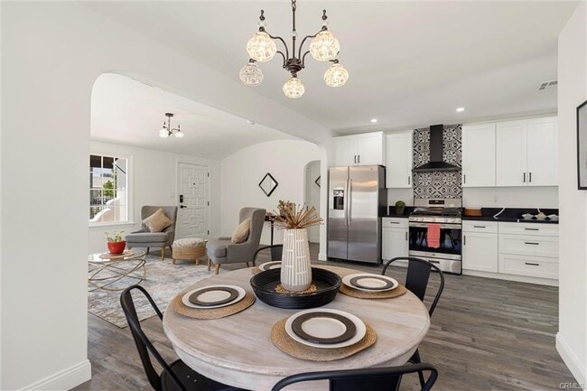 Building Photo - 6616 Vesper Ave