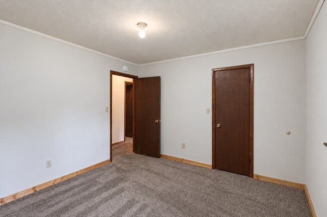 Building Photo - 297 Anderson Ln