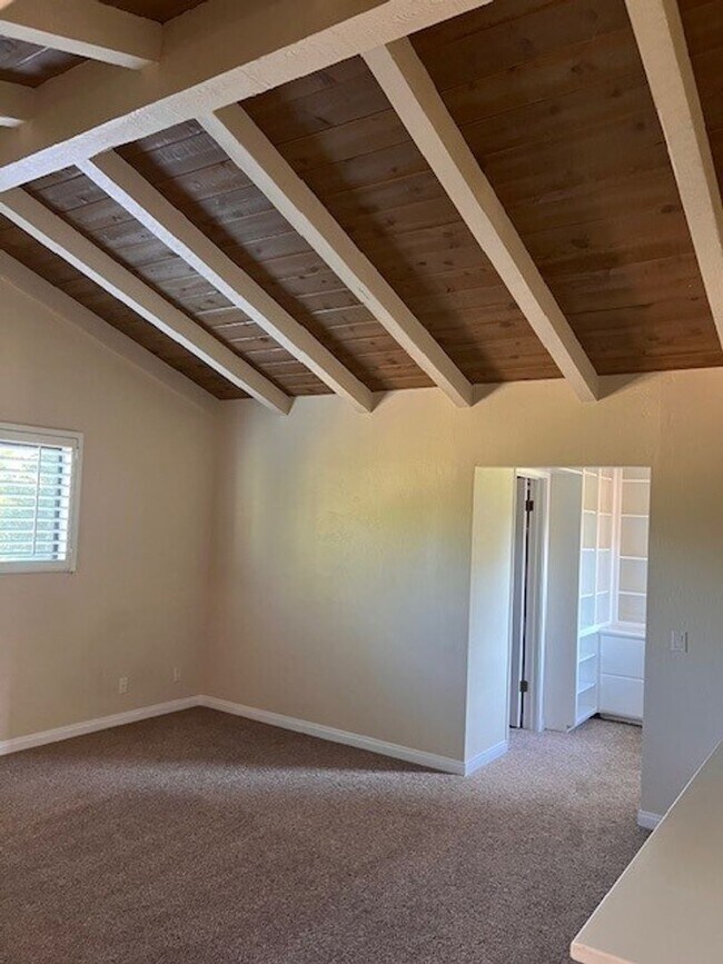 Building Photo - New Price!  COUNTRY LIVING AT ITS BEST