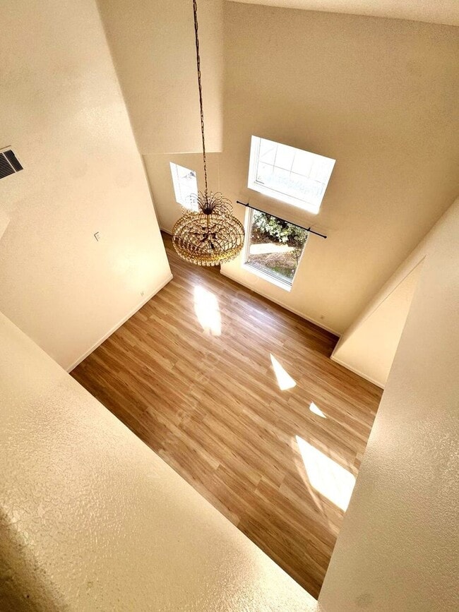 Building Photo - Beautifual Home