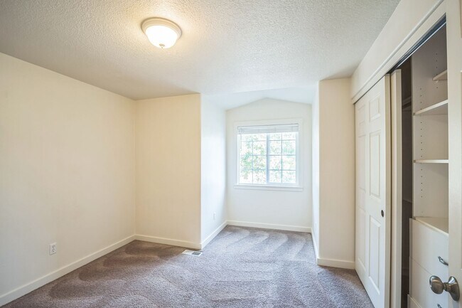 Building Photo - 3114 SE Tumblestone Dr