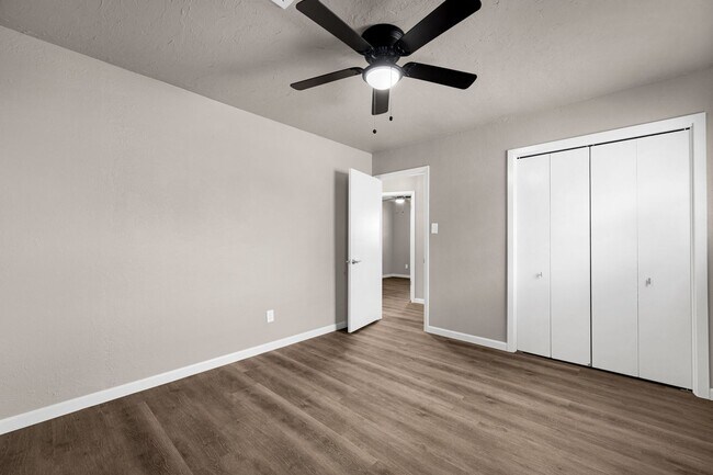 Building Photo - 509 NE Cimarron Cir