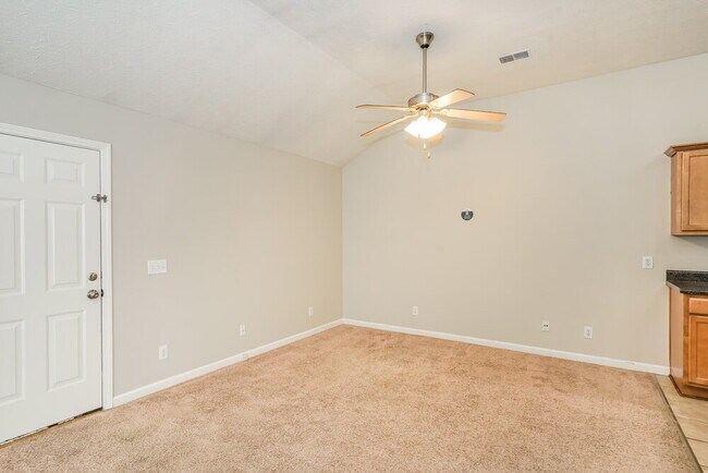 Building Photo - 574 Rose Cottage Cir