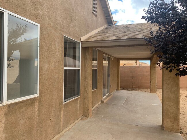 Building Photo - Charming 3 bdrm, 2 bath home