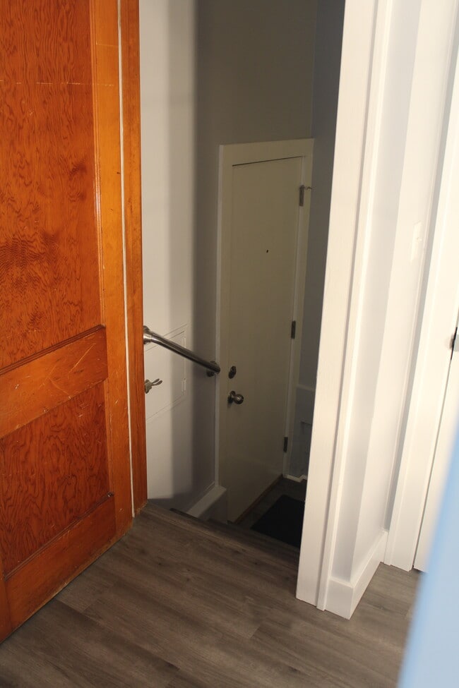 Building Photo - 834 4th St NW