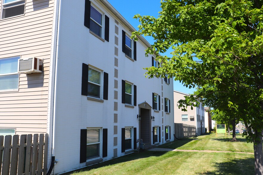 Primary Photo - Cedar Ridge Apartments