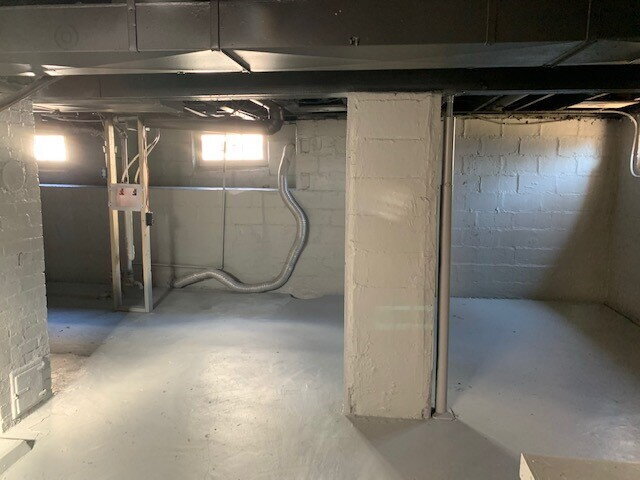 Building Photo - NEAR EASTSIDE 2BR BUNGALOW RECENTLY UPDATED!