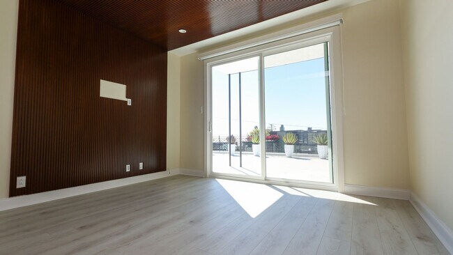 Building Photo - 1220 N Coast Hwy