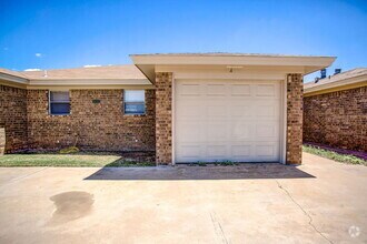 Building Photo - Cute & Cozy Two Bedroom Centrally Located ...