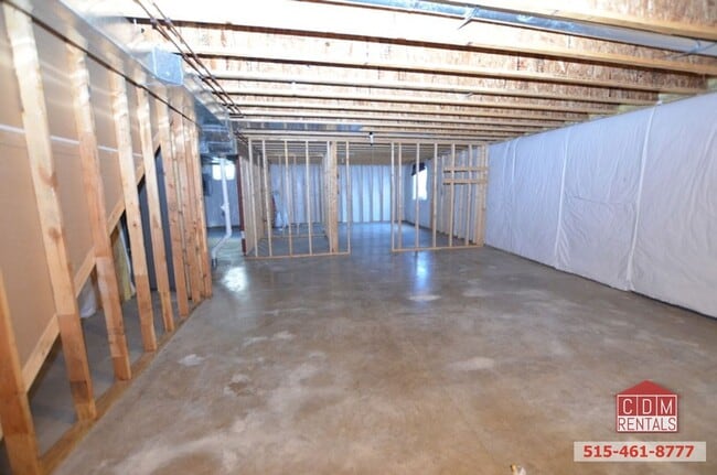 Building Photo - Open Layout Waukee Ranch