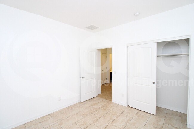 Building Photo - 730 N Robins Way