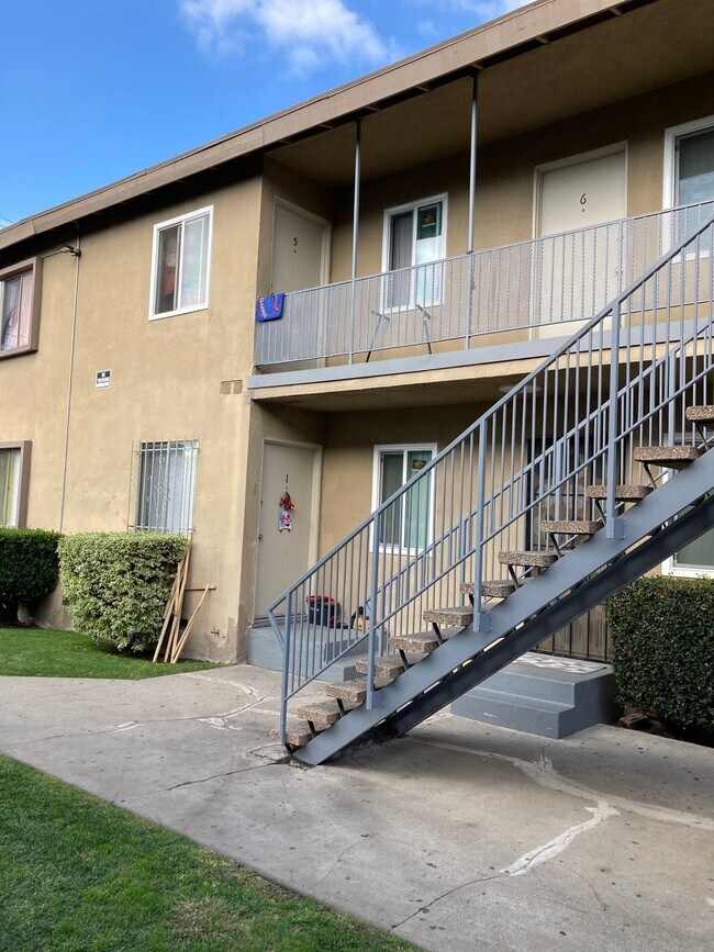 Building Photo - 11736 S Vermont Ave.