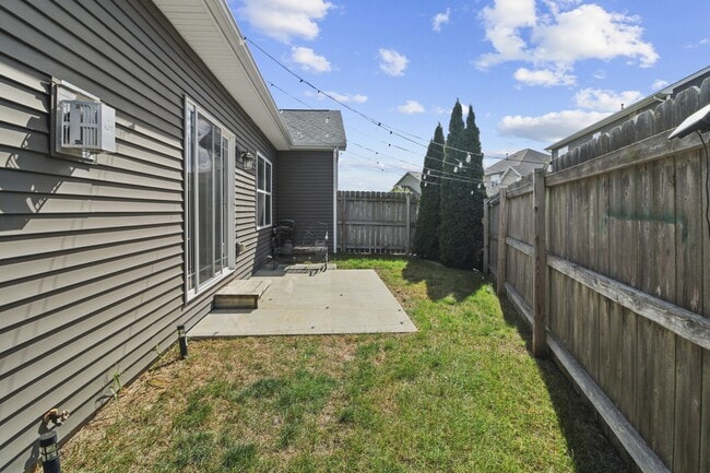 Building Photo - 3003 E Stillwater Landing