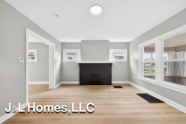 Building Photo - 888 Miller Ave