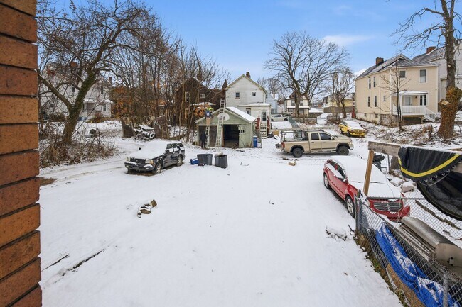 Building Photo - 1114-1118 Sutherland