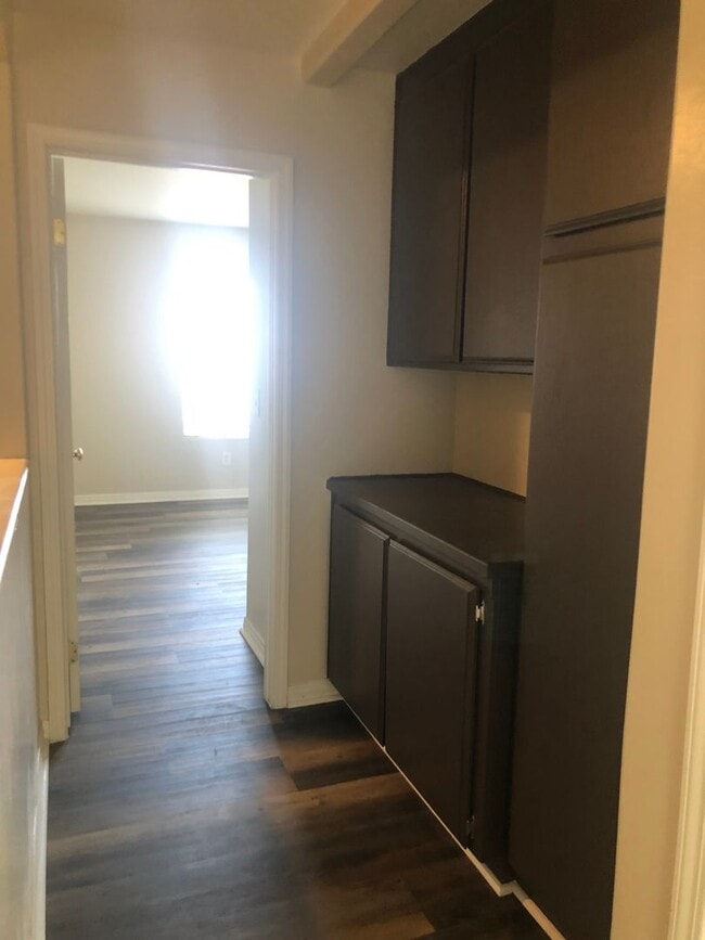 Building Photo - CENTRAL BAKERSFIELD  *FIRST MONTH'S RENT F...