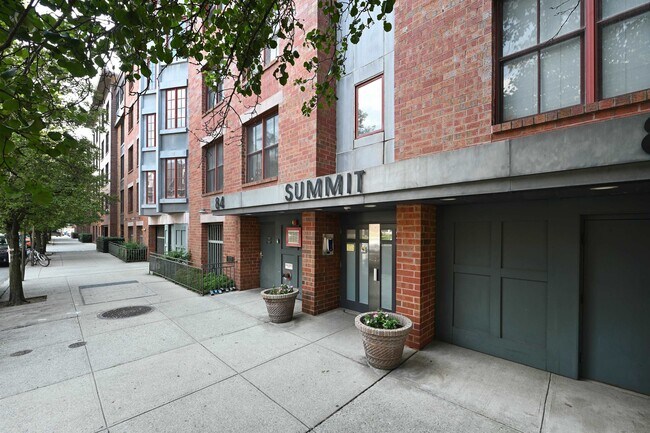 Building Photo - 84 Adams St