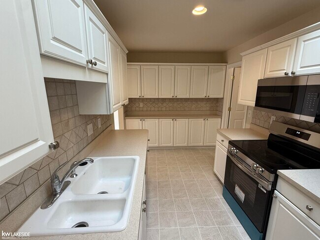 Building Photo - 50299 Highpoint Ct