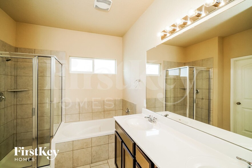 Building Photo - 13426 Frio Parke