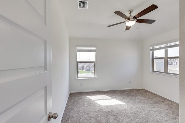 Building Photo - 105 Clematis Ct