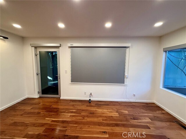 Building Photo - 2302 Oakwood Ave