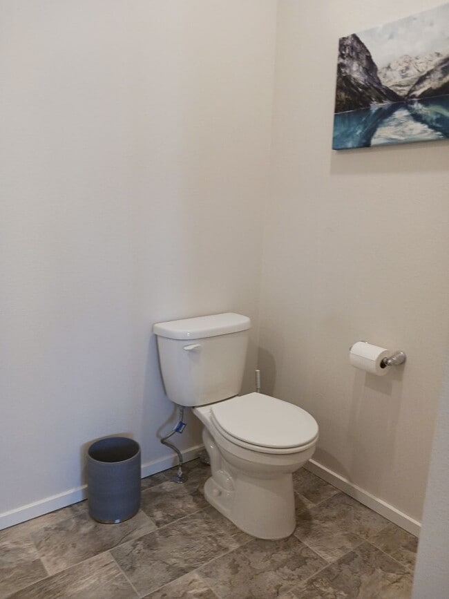 Building Photo - Beautiful 2-Bedroom 2 Bathroom home locate...