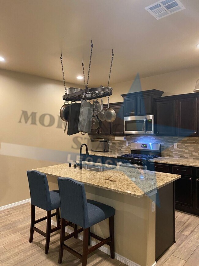 Building Photo - Beautiful 4 bed, 2 bath house move in ready! *military discount offered!