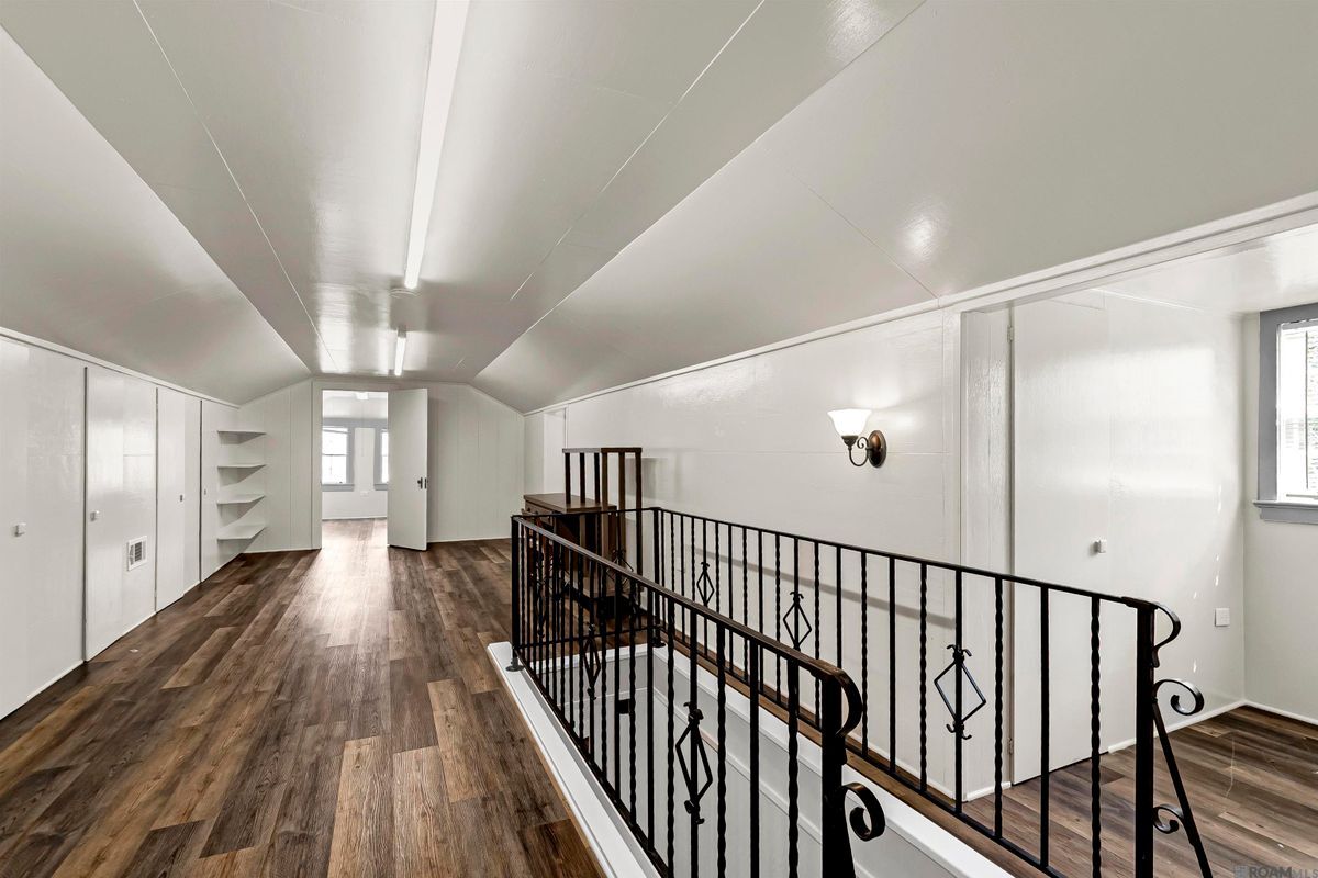 Building Photo - 222 E Sanders St