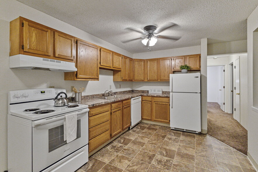 Kitchen - Park Ridge Apartments