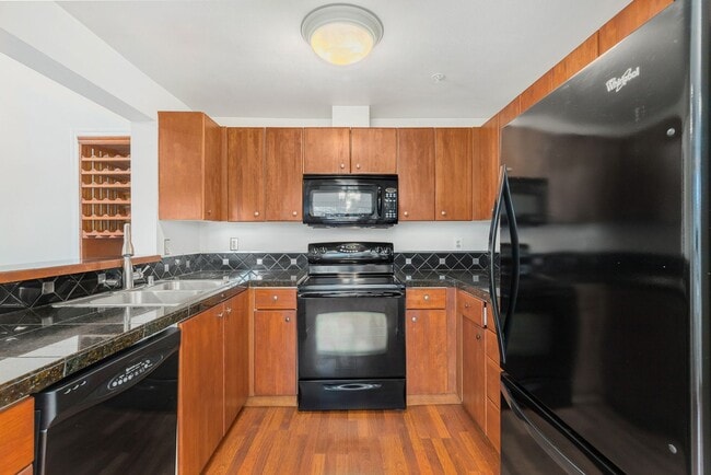 Building Photo - Woodinville 3 Bedroom 2 Bath with Detached Garage - Top Floor