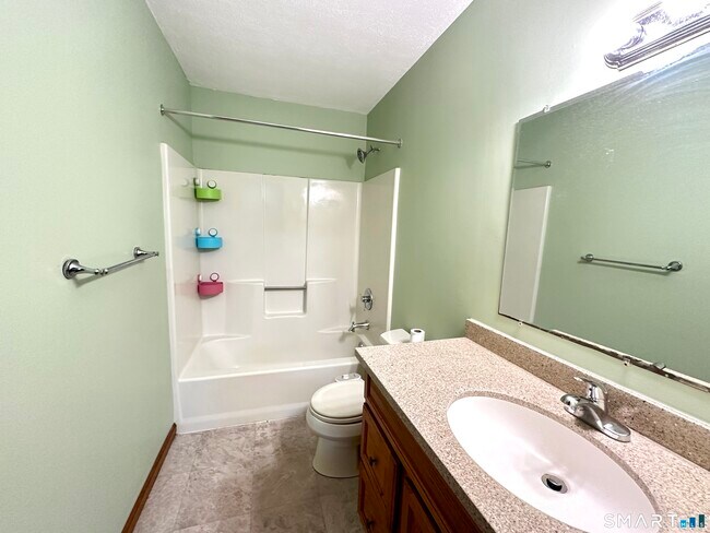 Building Photo - 10 Windwood Dr