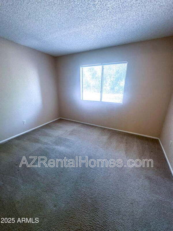 Building Photo - 1075 E Chandler Blvd