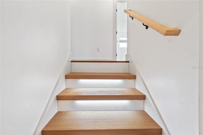 Building Photo - 2727 W Chestnut St